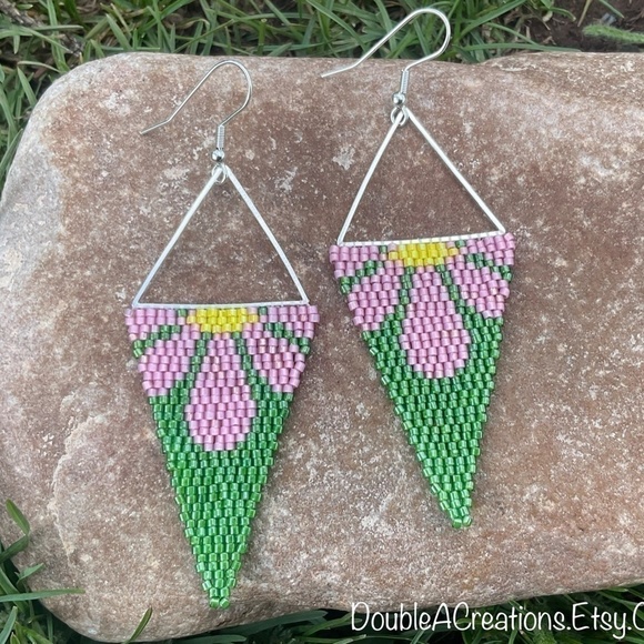 PINK and Green Daisy Triangle Beaded Earrings, New, Handmade by Me - Picture 5 of 12